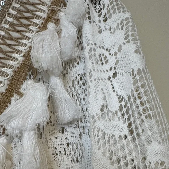 POL Floral Lace Boho Poncho Top with Tassel Details NWOT - Picture 4 of 8